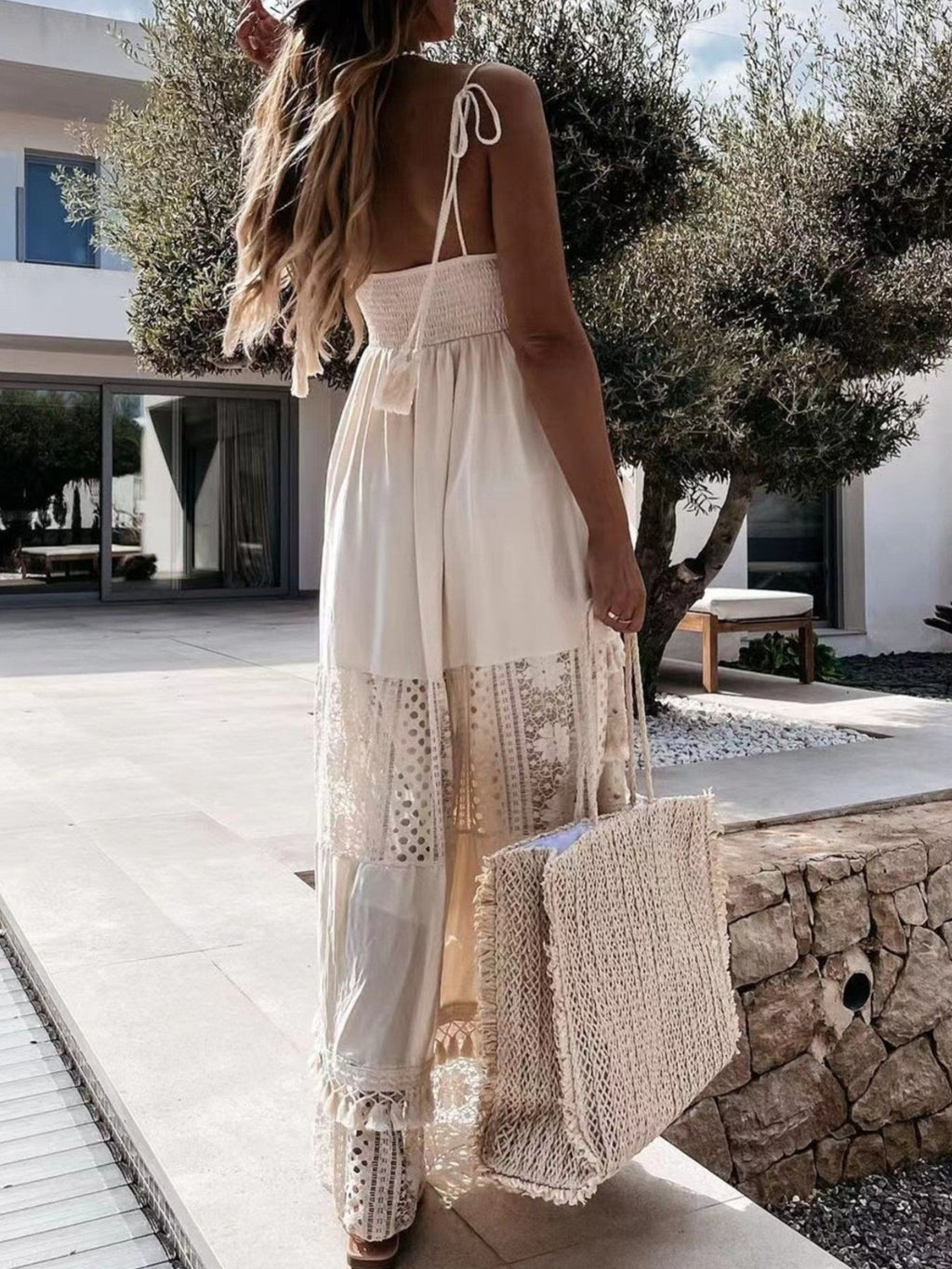 Vestido Maxi Bohemio Alma con Crochet y Borlas, vista adicional 4